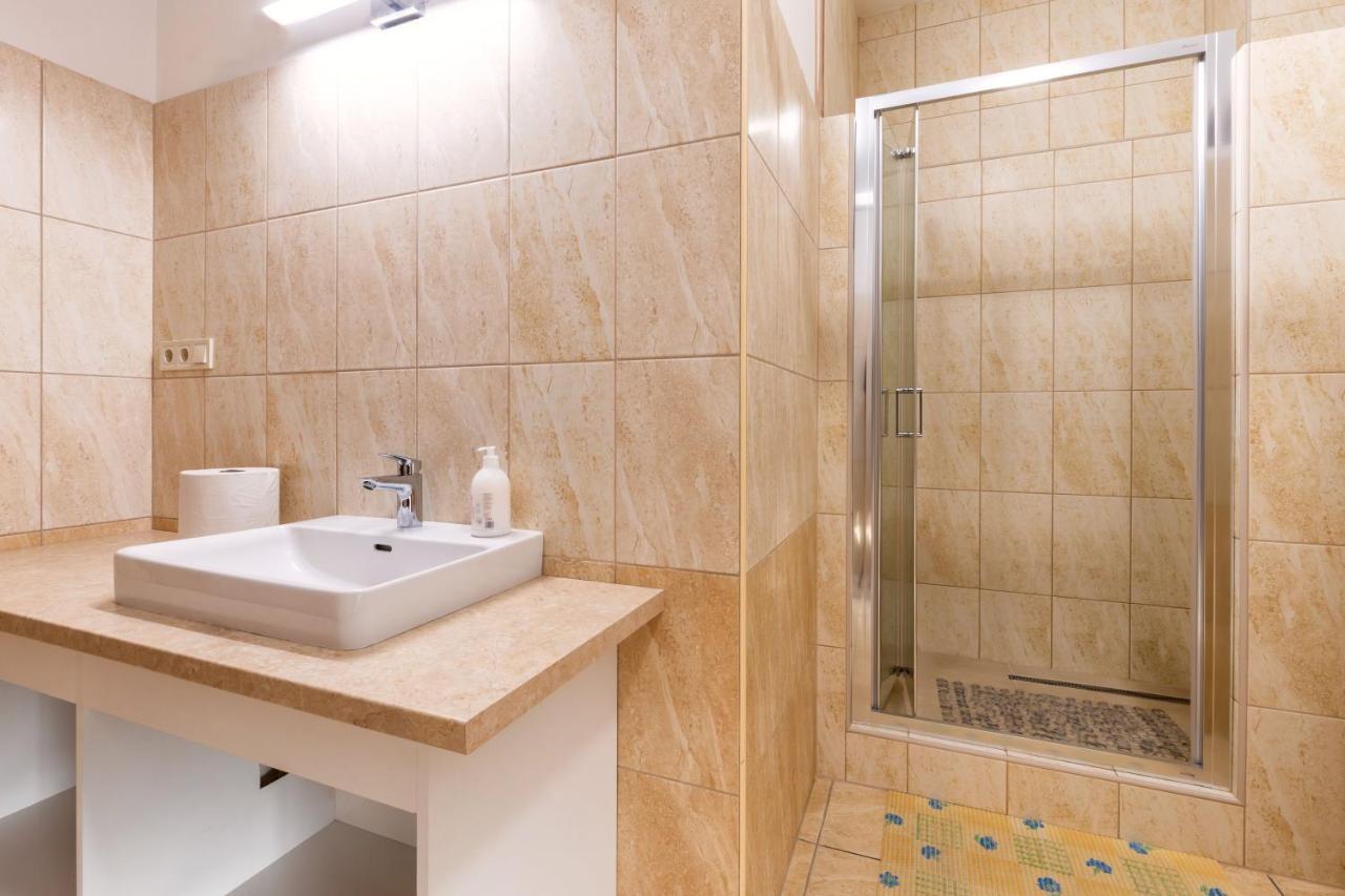 Napfeny Panzio Es Rendezvenyhaz Hotel Kecskemet Bagian luar foto