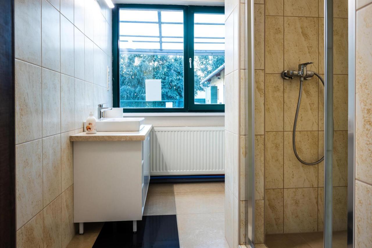 Napfeny Panzio Es Rendezvenyhaz Hotel Kecskemet Bagian luar foto