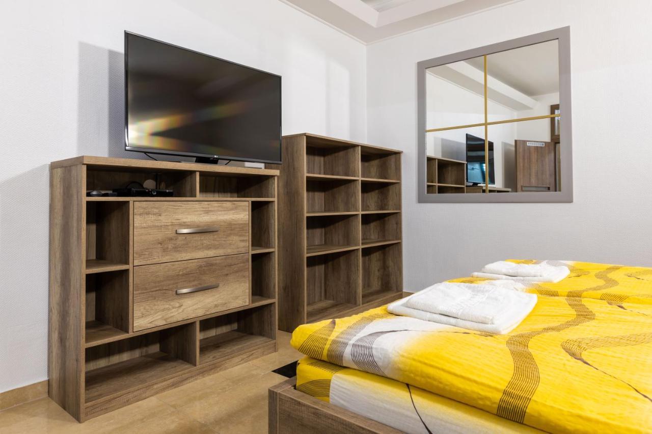 Napfeny Panzio Es Rendezvenyhaz Hotel Kecskemet Bagian luar foto
