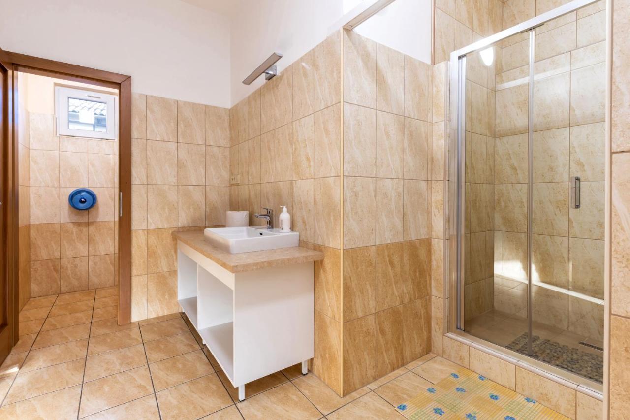 Napfeny Panzio Es Rendezvenyhaz Hotel Kecskemet Bagian luar foto