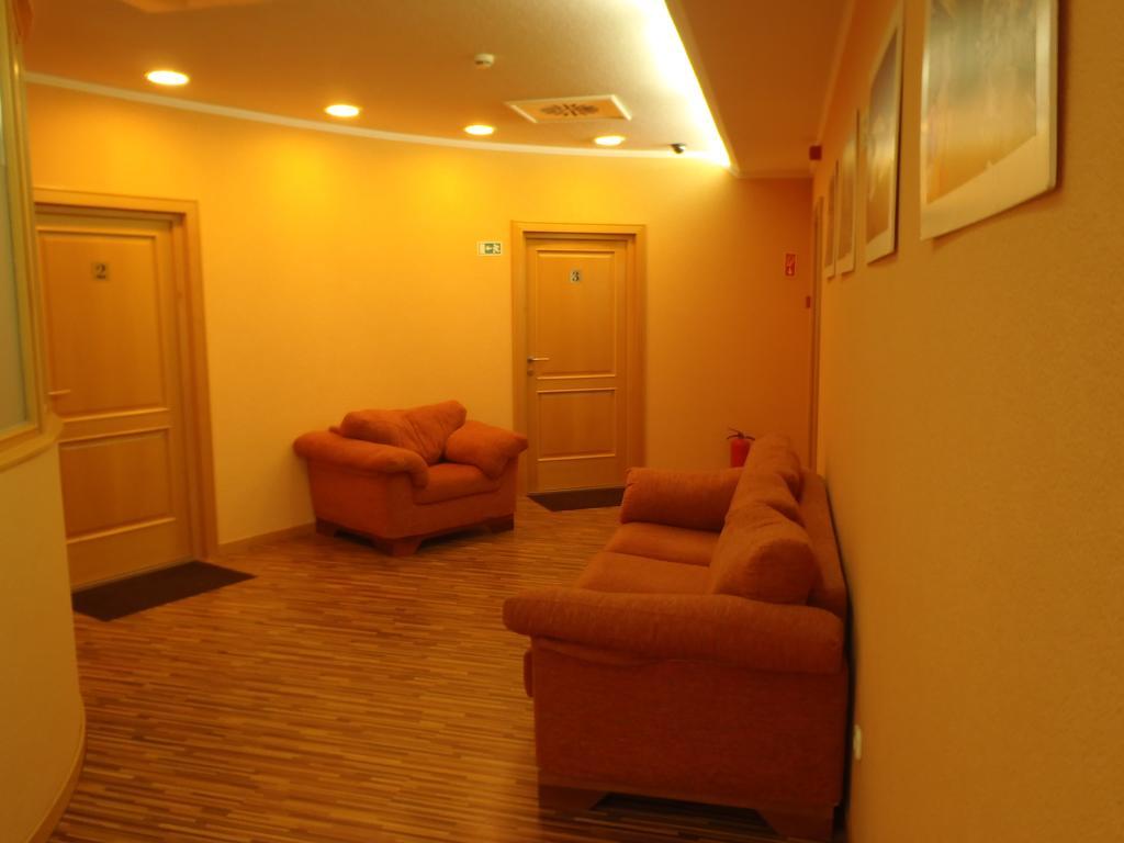 Napfeny Panzio Es Rendezvenyhaz Hotel Kecskemet Bagian luar foto