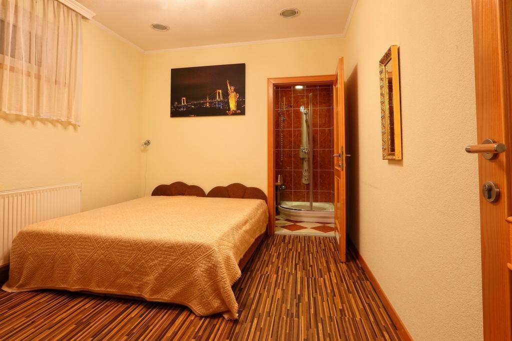 Napfeny Panzio Es Rendezvenyhaz Hotel Kecskemet Ruang foto