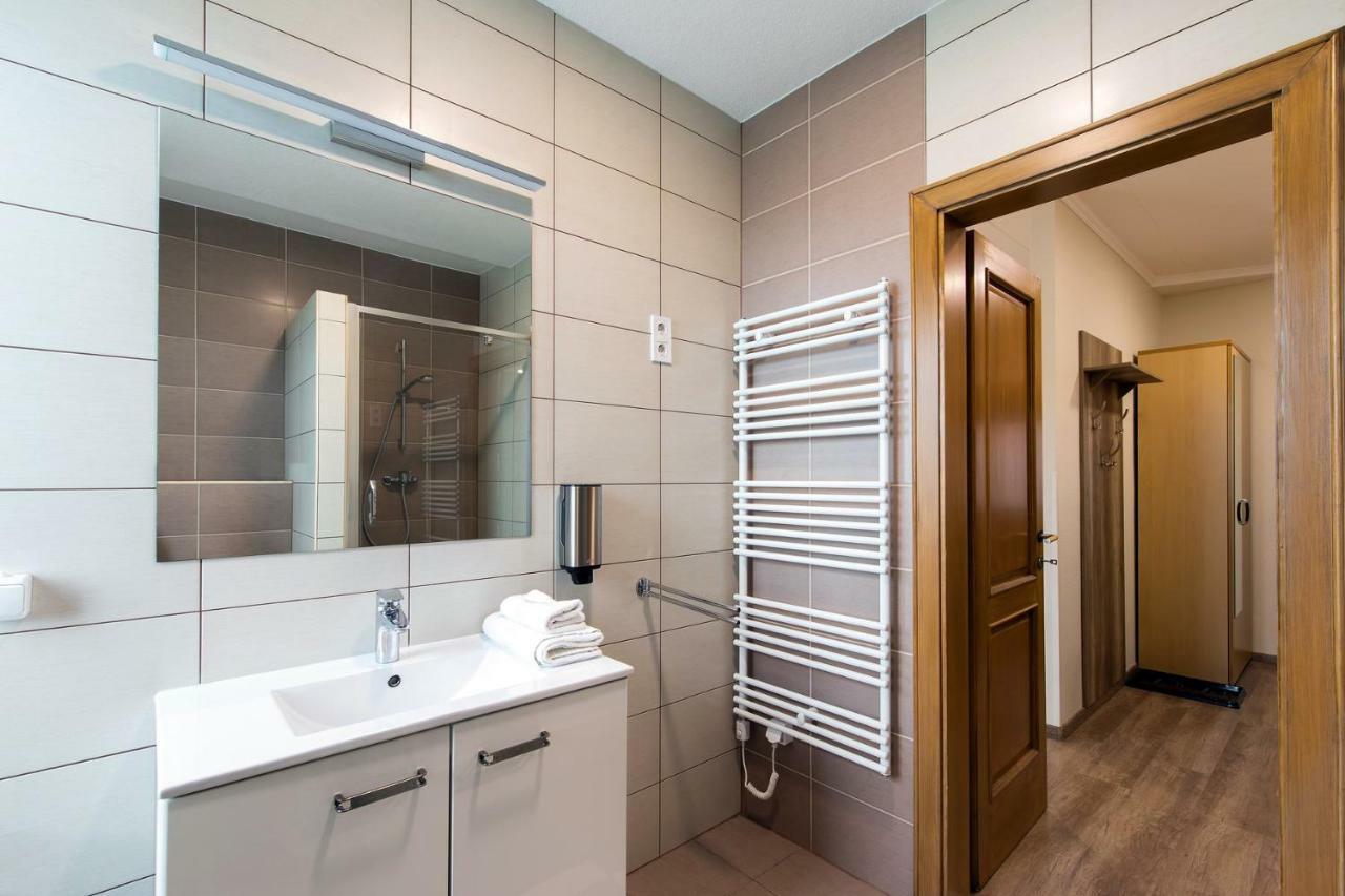 Napfeny Panzio Es Rendezvenyhaz Hotel Kecskemet Bagian luar foto