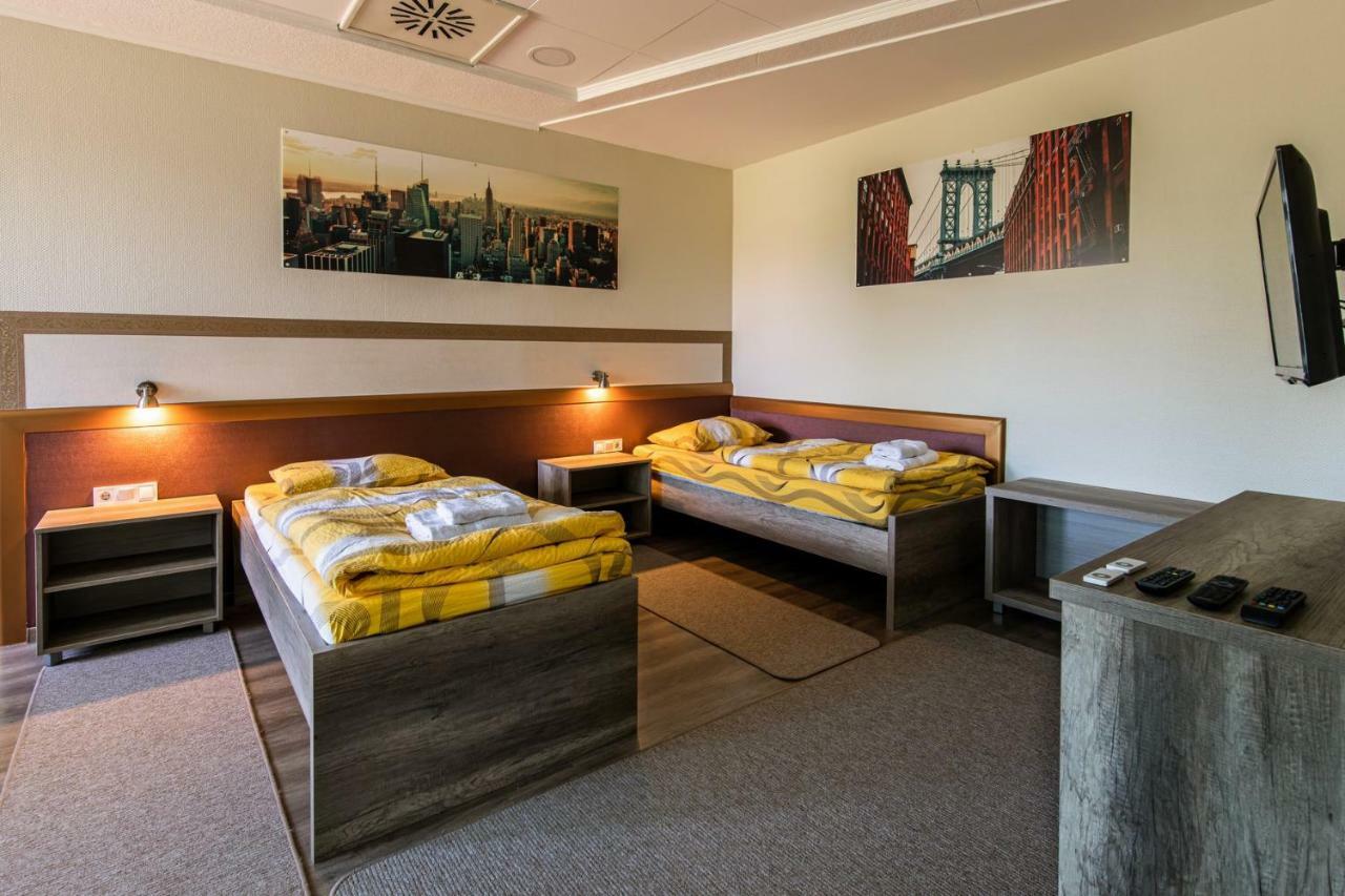 Napfeny Panzio Es Rendezvenyhaz Hotel Kecskemet Bagian luar foto