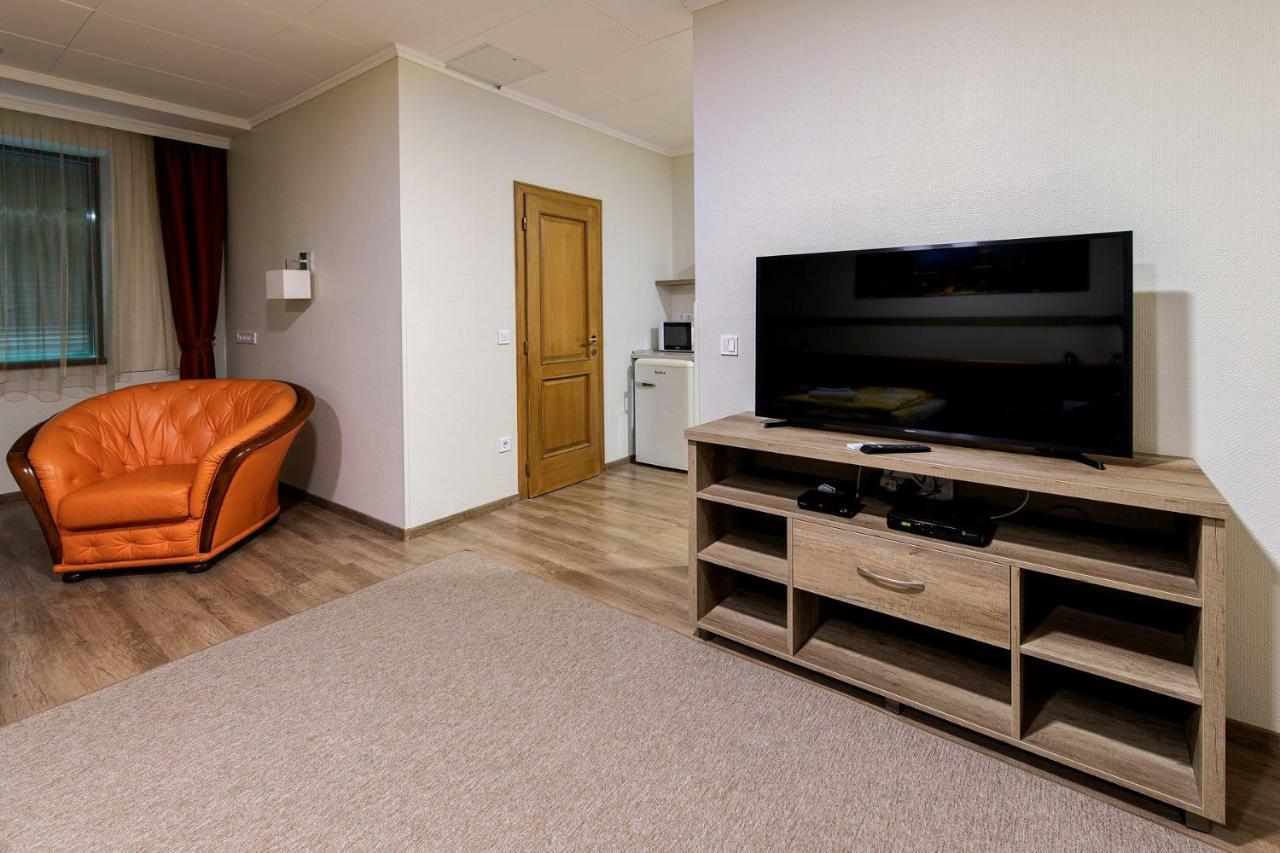 Napfeny Panzio Es Rendezvenyhaz Hotel Kecskemet Bagian luar foto
