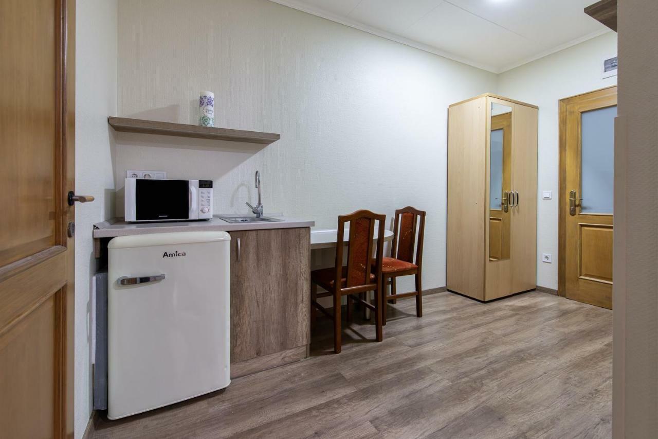 Napfeny Panzio Es Rendezvenyhaz Hotel Kecskemet Bagian luar foto