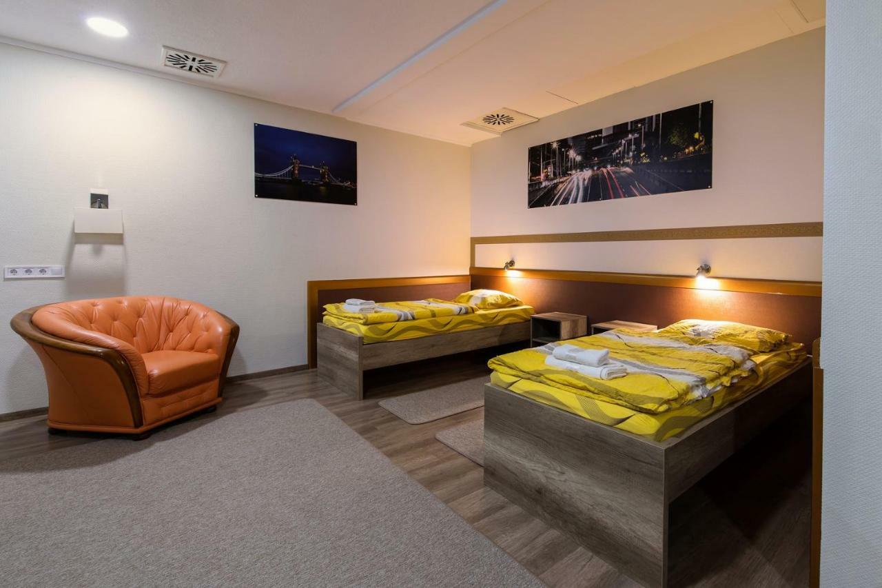 Napfeny Panzio Es Rendezvenyhaz Hotel Kecskemet Bagian luar foto