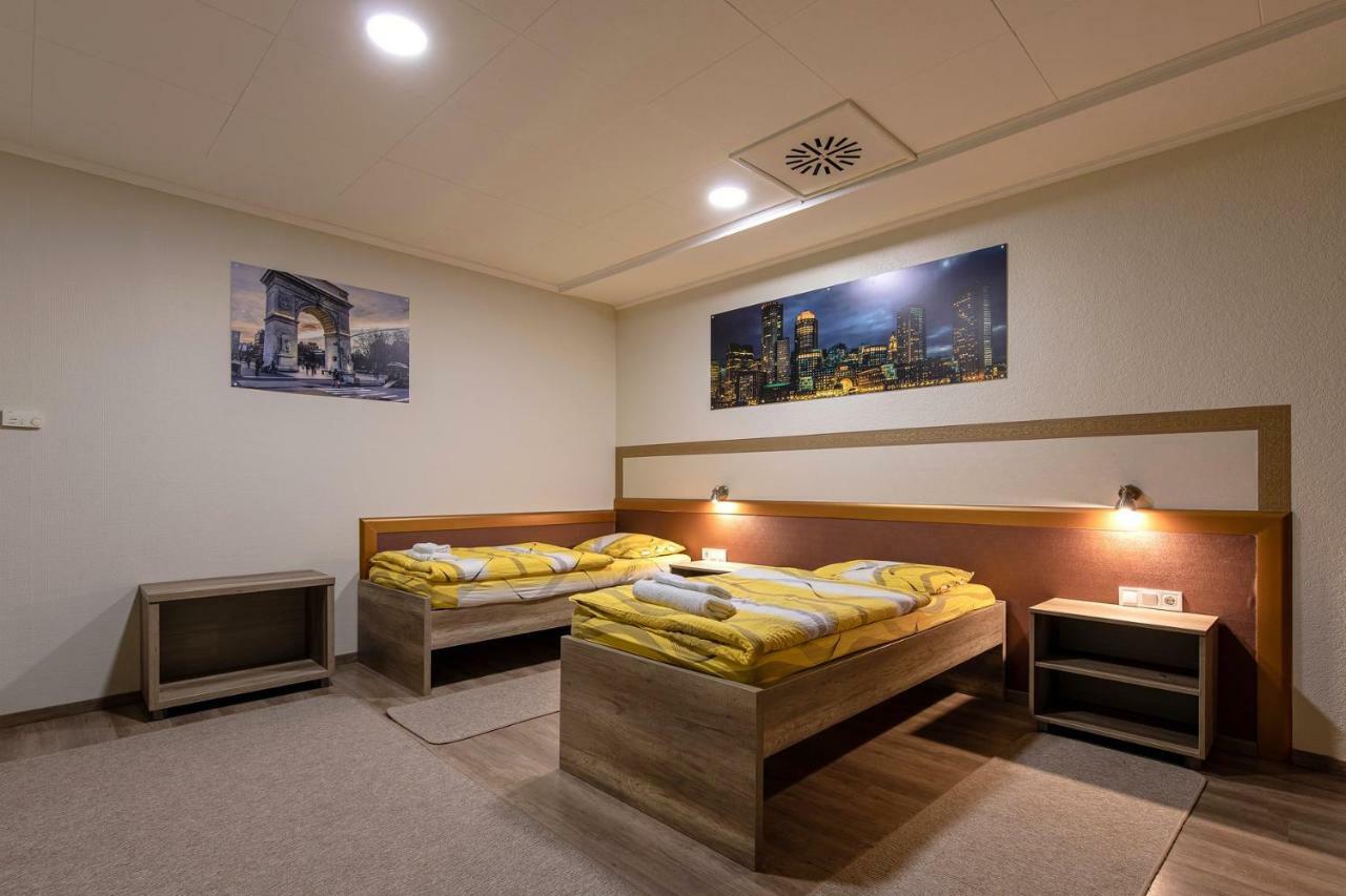 Napfeny Panzio Es Rendezvenyhaz Hotel Kecskemet Bagian luar foto