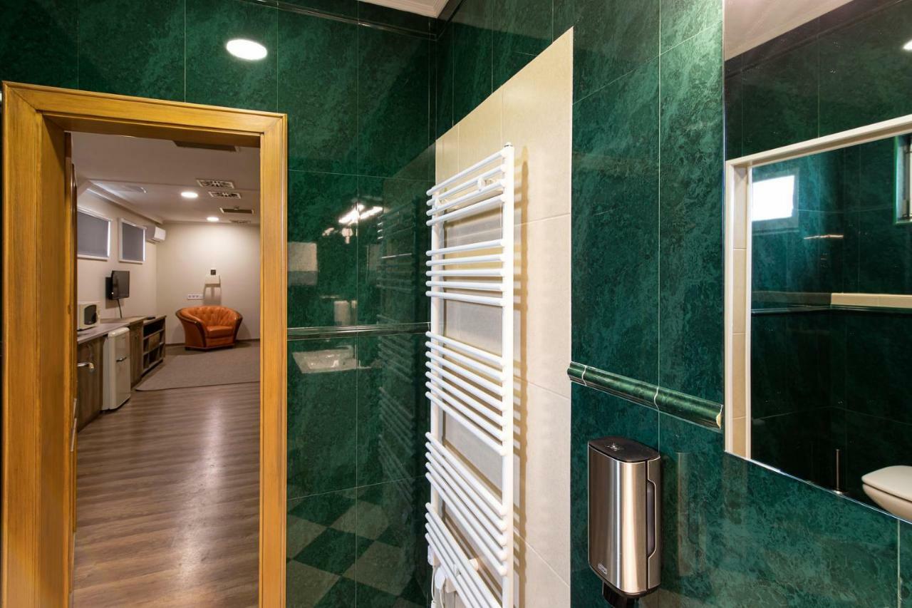 Napfeny Panzio Es Rendezvenyhaz Hotel Kecskemet Bagian luar foto