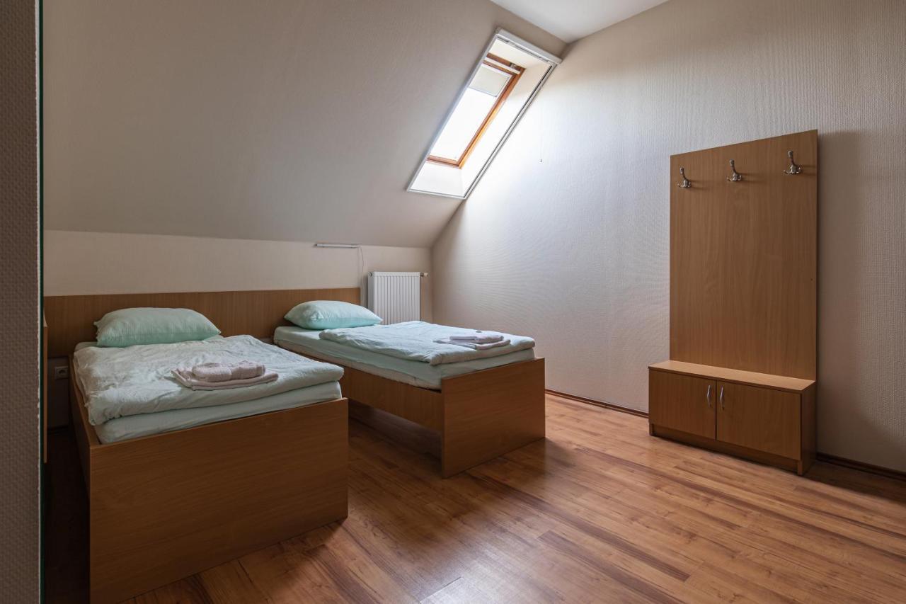 Napfeny Panzio Es Rendezvenyhaz Hotel Kecskemet Bagian luar foto