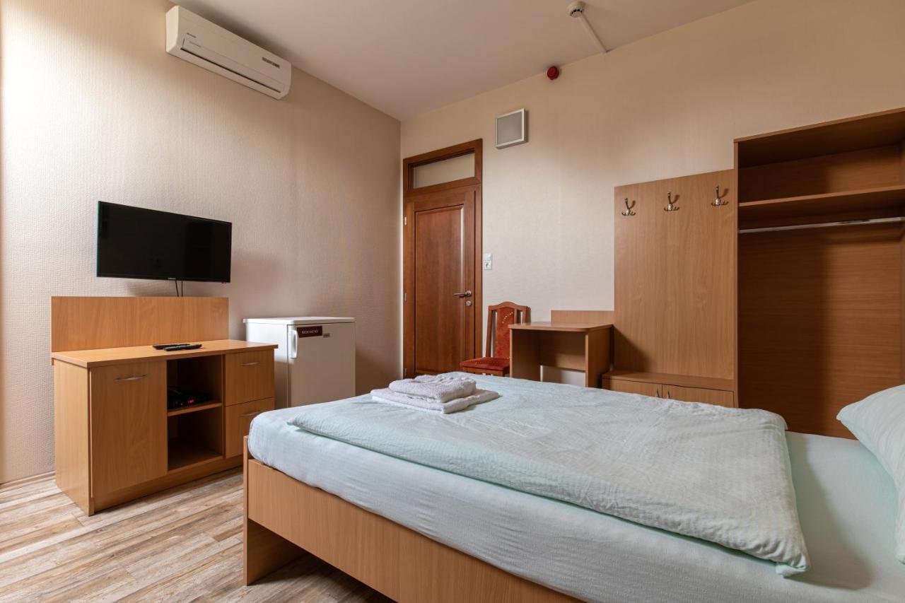 Napfeny Panzio Es Rendezvenyhaz Hotel Kecskemet Bagian luar foto