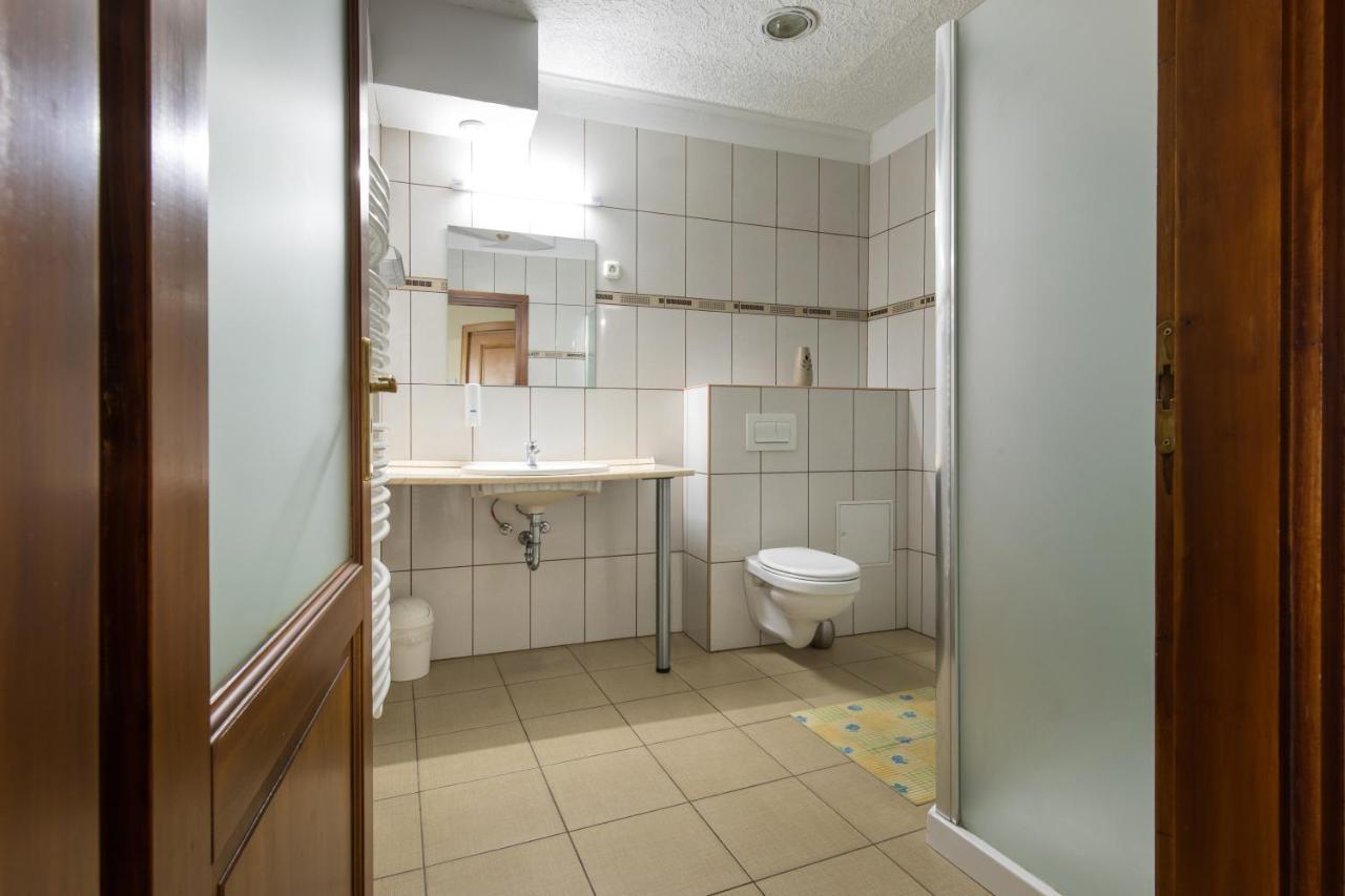 Napfeny Panzio Es Rendezvenyhaz Hotel Kecskemet Bagian luar foto