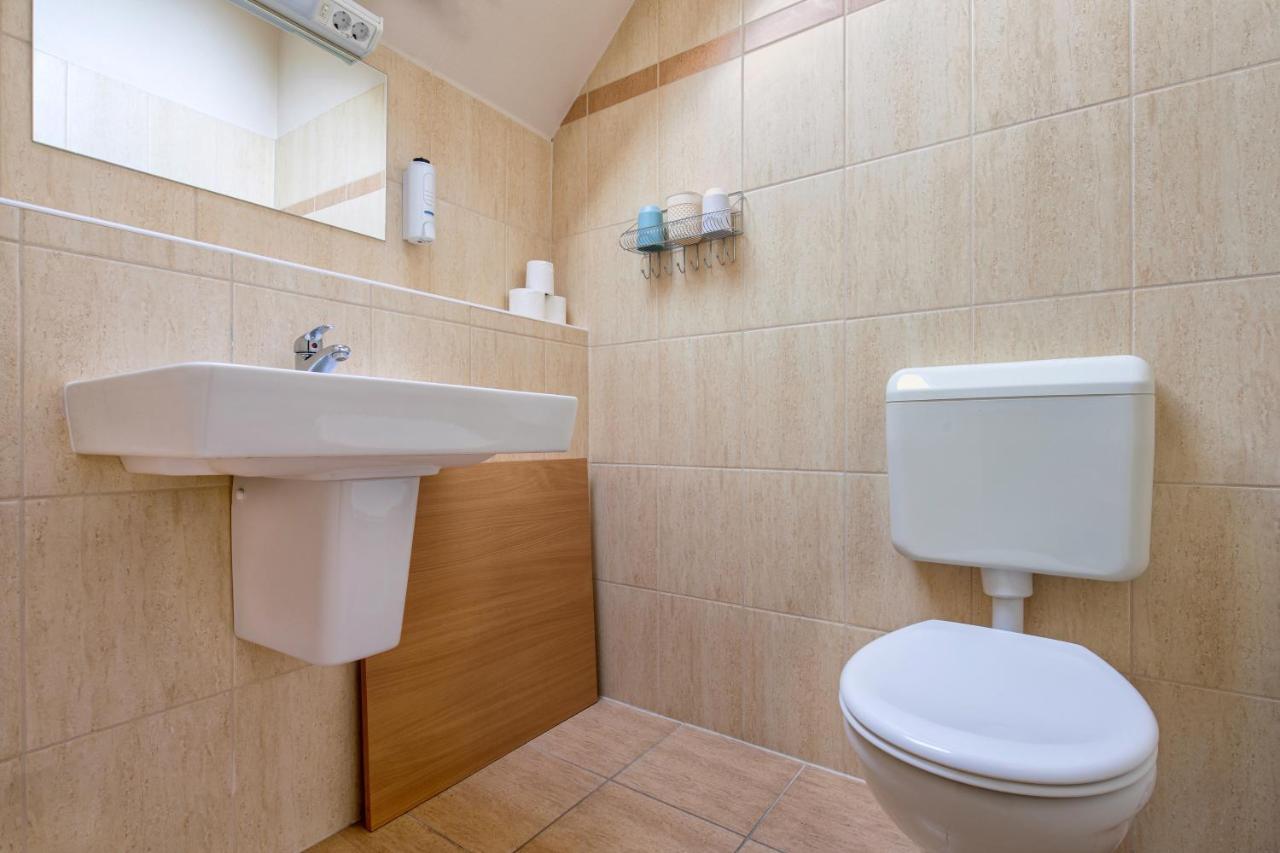 Napfeny Panzio Es Rendezvenyhaz Hotel Kecskemet Bagian luar foto
