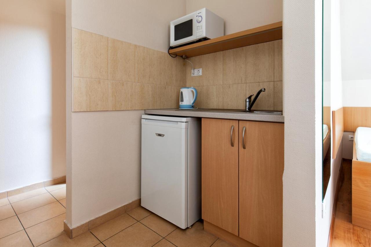 Napfeny Panzio Es Rendezvenyhaz Hotel Kecskemet Bagian luar foto