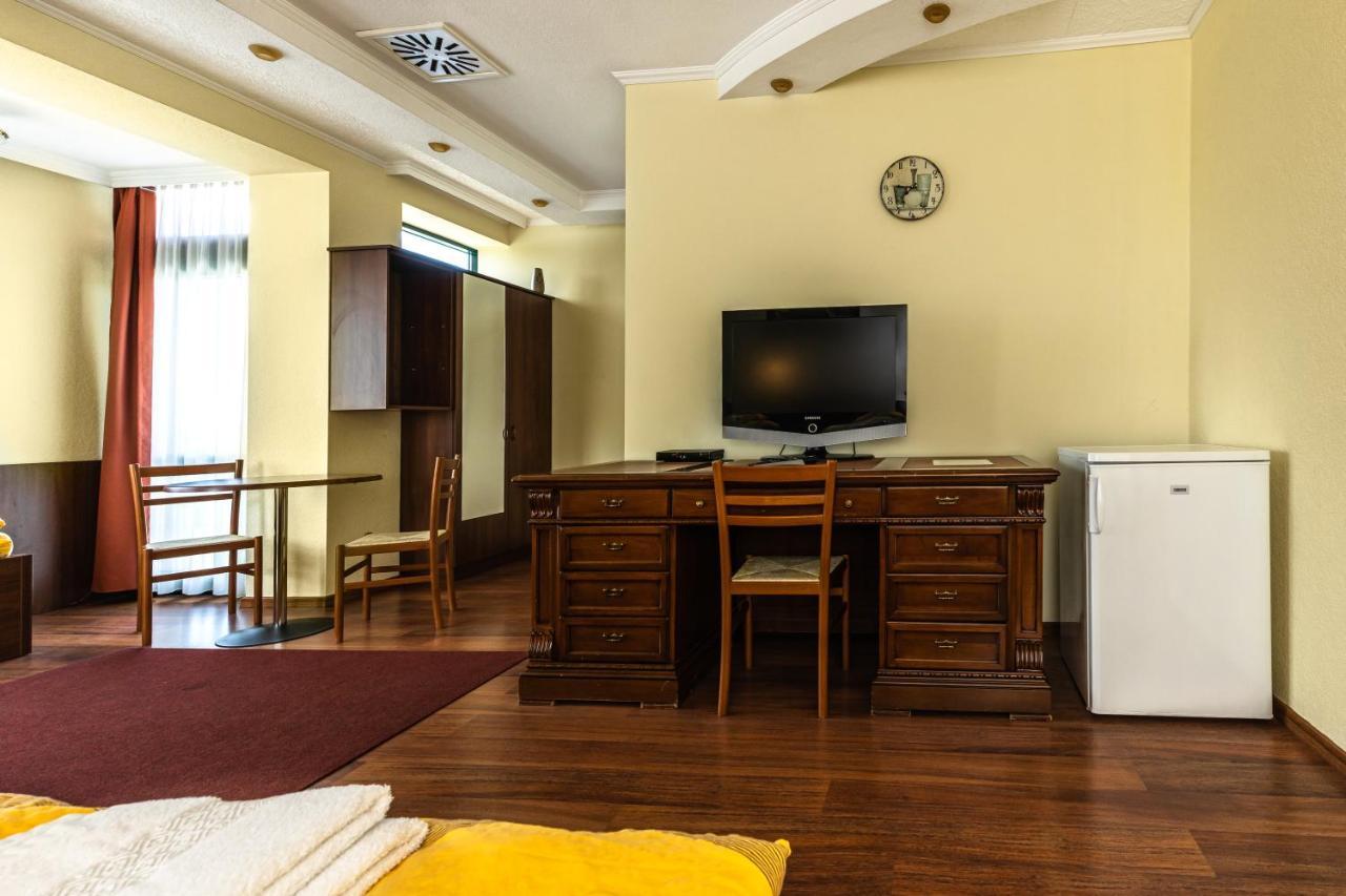 Napfeny Panzio Es Rendezvenyhaz Hotel Kecskemet Bagian luar foto